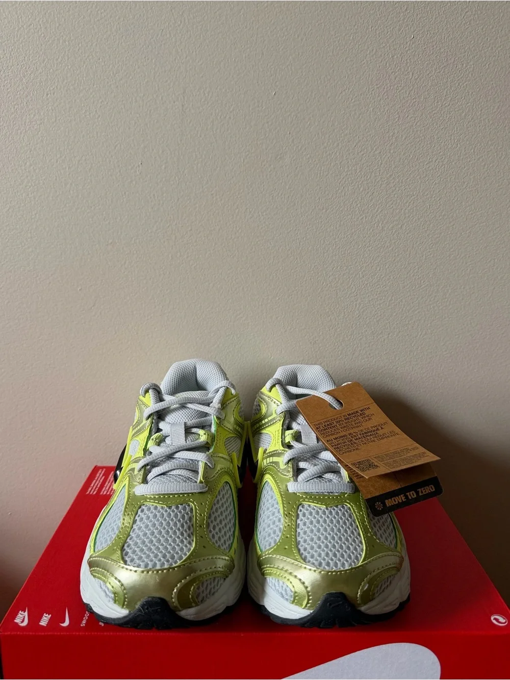 Nike V5 Runner Pure Platinum HQ7901-006 Women’s Size 6